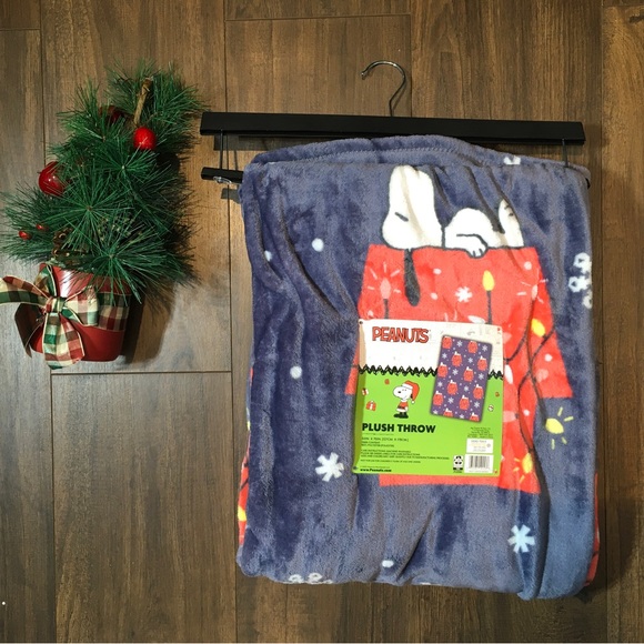 Peanuts Snoopy “Holiday 2.0” Soft Throw Blanket Collection - Picture 1 of 6